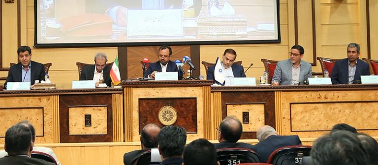 در صدوسیزدهیمن نشست شورای گفت‌وگو استفاده طرح‌های سرمایه گذاری توسعه‌ای از معافیت مالیاتی، تسهیل در روند تامین و واردات انواع ماشین‌آلات تولیدی و رفع ممنوعیت اقلام و محصولات آرایشی و بهداشتی بررسی شد.