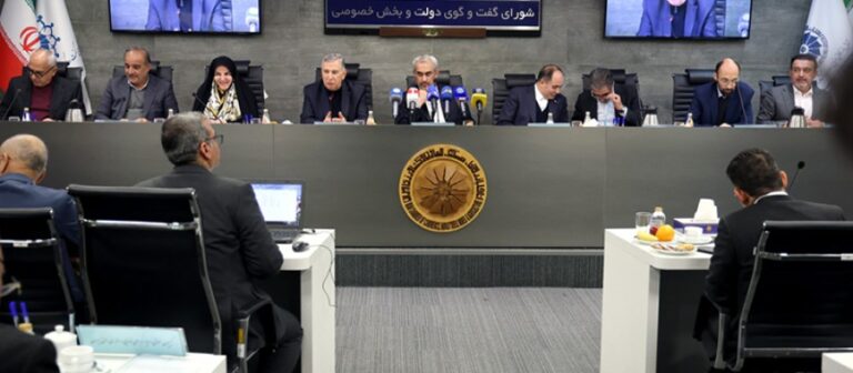 در صد و سی و پنجمین نشست شورای گفت‌وگوی دولت و بخش خصوصی چه گذشت؟ ۱۱ راهکار عملیاتی بخش خصوصی برای تثبیت سیاست تک‌نرخی شدن ارز | پیگیری تمدید ضمانت‌نامه‌های بانکی از سوی گمرک